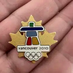 TEAM CANADA GOLD MAPLE LEAF 2010 VANCOUVER OLYMPIC GAMES PIN