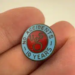 Alternative view of UGS Pin Brooch - No Accidents - 10 Years