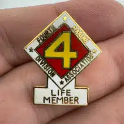 4TH MARINE DIVISION ASSOCIATION LIFE MEMBER PIN BADGE