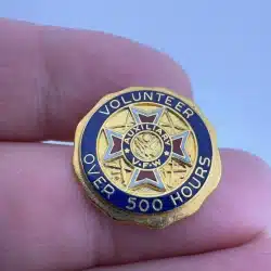 VFW VETERANS OF FOREIGN WARS VOLUNTEER AUXILIARY PIN Brooch - 500 Hours