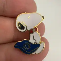 Snoopy Holding A Flag Pillow Lapel Pin - Schulz United Feature Syndicate 1958