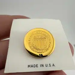 University Of Washington 10 Year Service Pin - Gold Tone