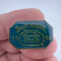 1996 David Winter Cottages Collectors Guild Lapel Hat Pin