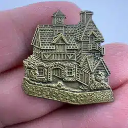 David Winter Cottage Collectors Lapel Hat Pin