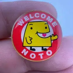 Welcome Noto Lapel Hat Pin