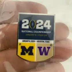 2024 National Championship Pin - Michigan Wolverines vs UW Huskies