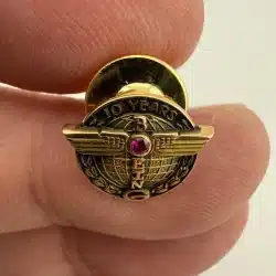 Alternative view of Boeing 10 Year Service Employee Award Pin - 10K, 1.79g