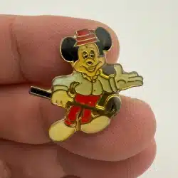 Mickey Mouse Playing Golf Golfer Pin - Vintage