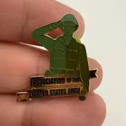 ASSOCIATION OF THE UNITED STATES ARMY SALUTE PIN