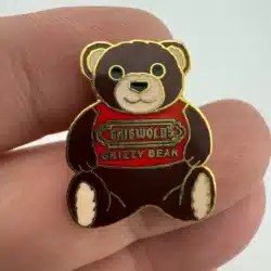 VINTAGE GRISWOLD'S SMORGASBORD RESTAURANT GRIZZY BEAR ENAMEL PIN - RARE
