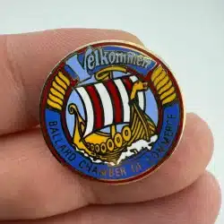 Ballard Chamber of Commerce Yelkommen Ship Pin - Welcome - Washington State