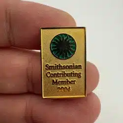 2004 Smithsonian Contributing Member Lapel Pin