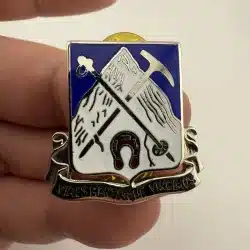 U.S. Army 87th Infantry Regiment Crest Pin - VIRES MONTESQUE VINCIMUS