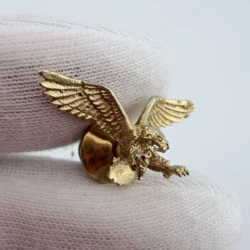 3D Soaring Eagle Pin - Gold Tone