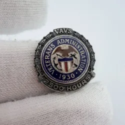 1930 VAVS Veterans Administration Volunteer Services 2500 Hour Pin - Sterling