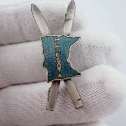 Vintage State Of Minnesota Crossed Skis Pin Brooch - AA Lyon France