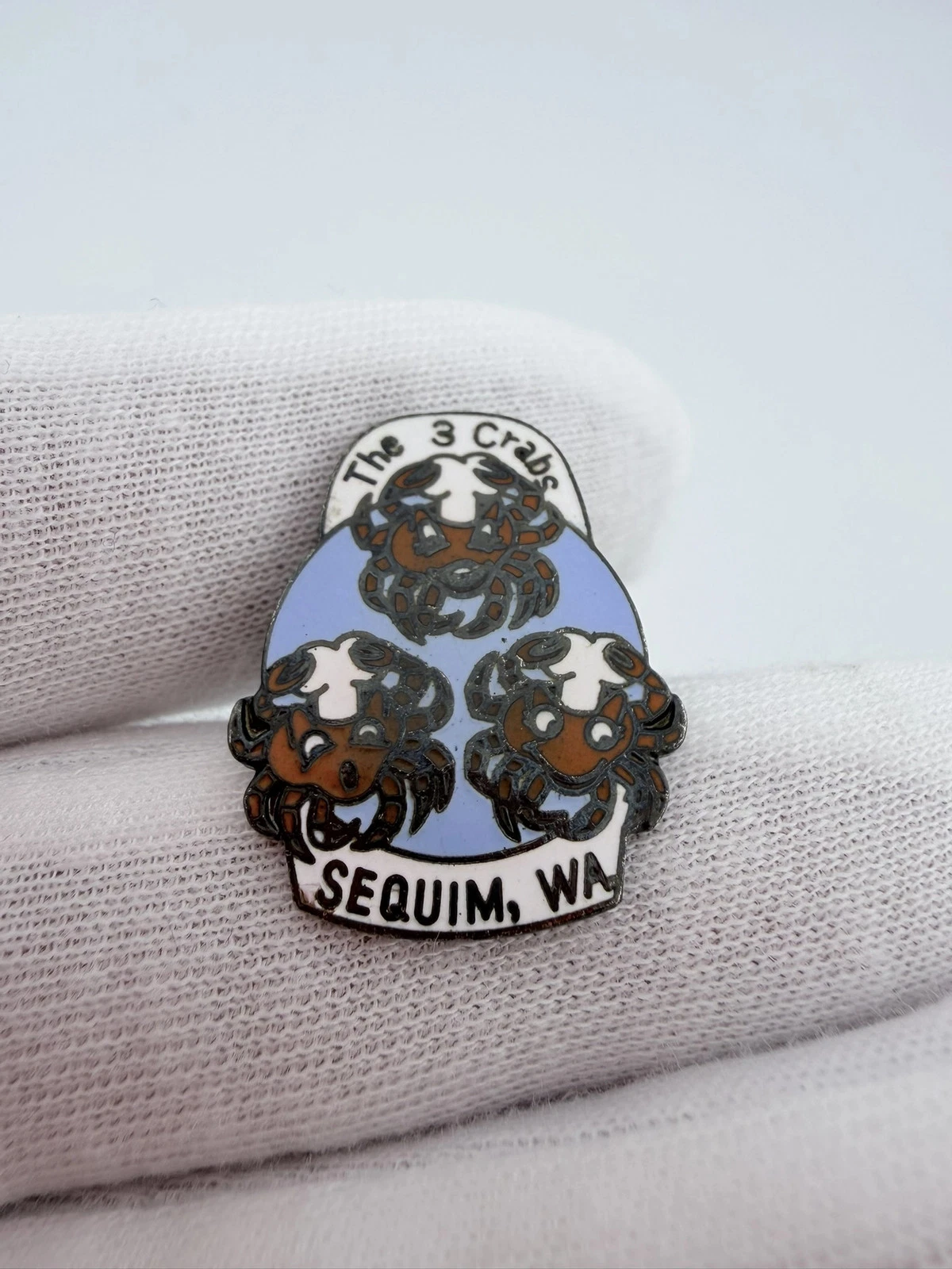 Vintage The 3 Crabs Restaurant Lapel Pin - Sequim Washington - Image 2