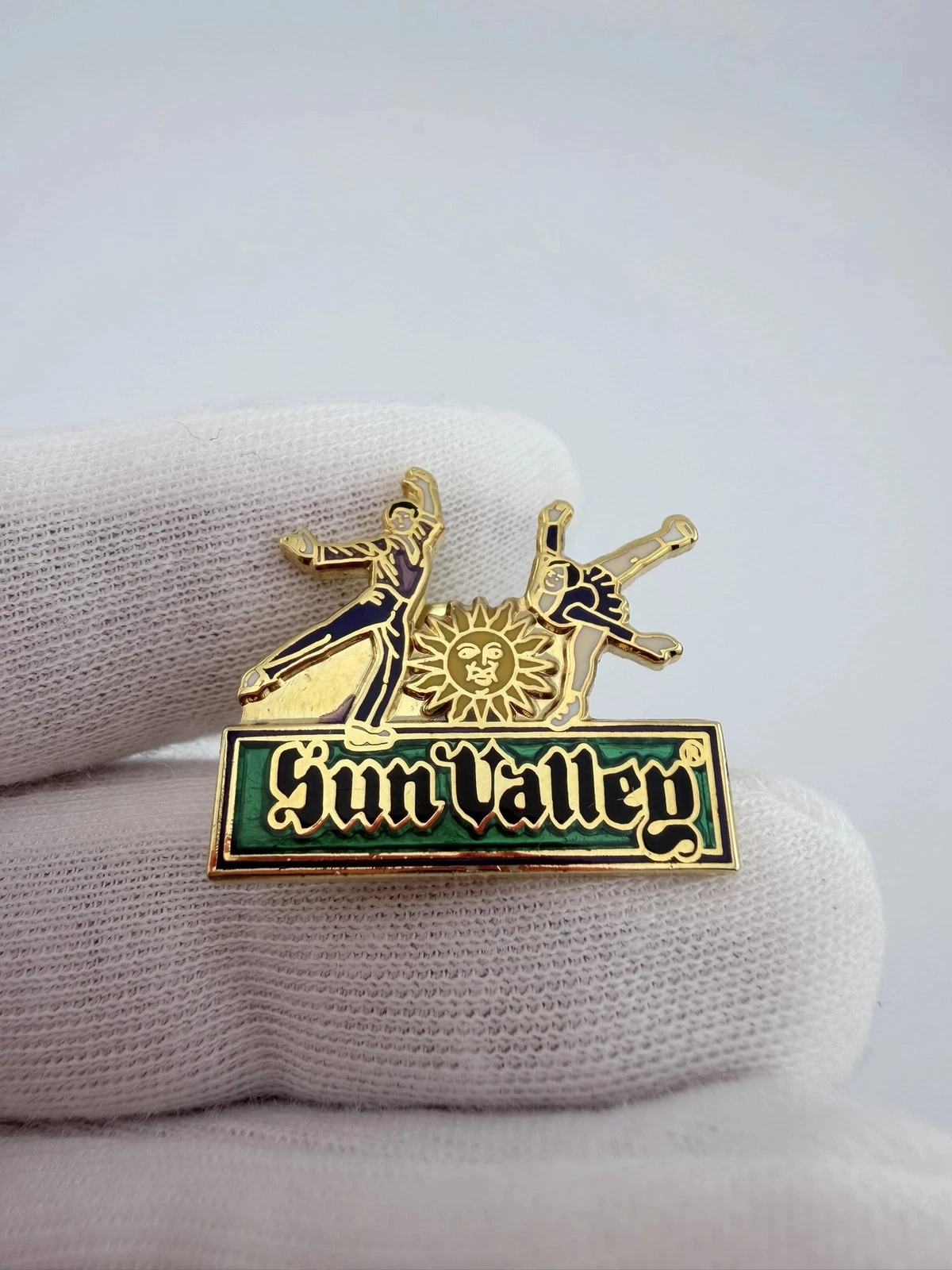 Sun Valley Figure Ice Skating Skaters Lapel Pin - Idaho
