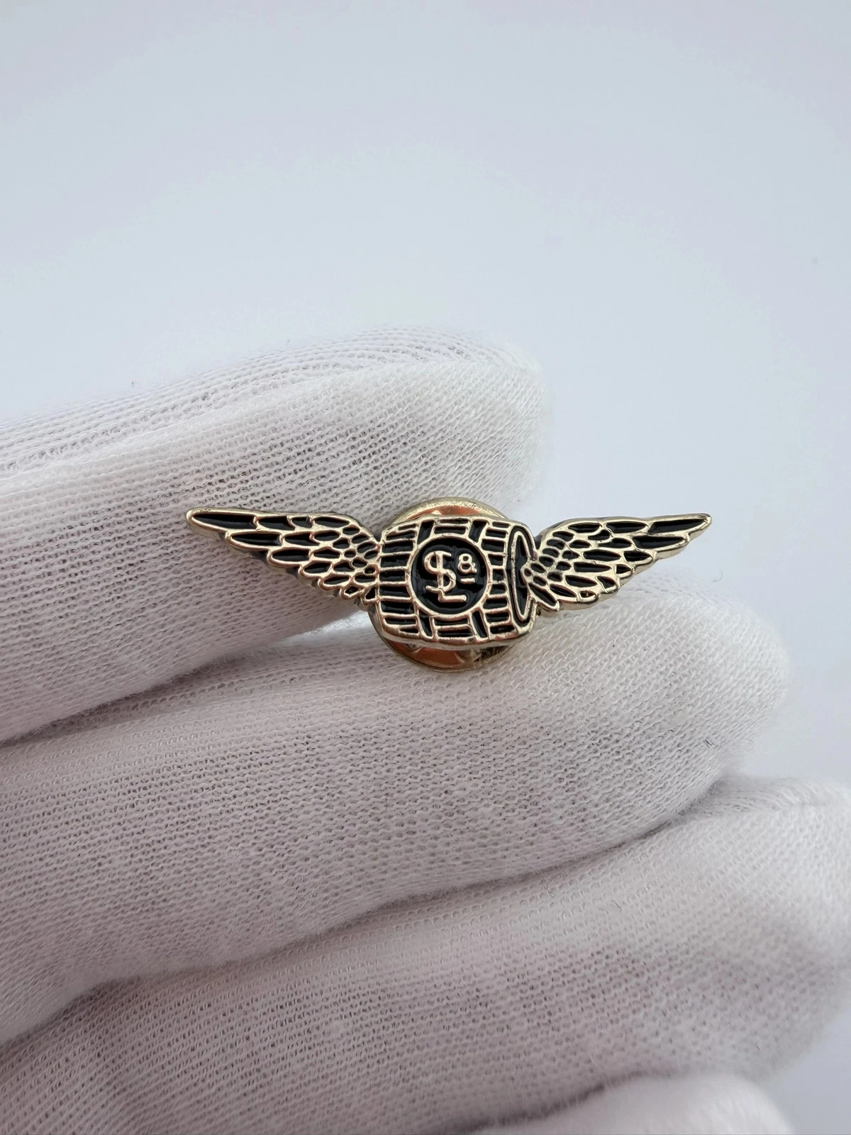 Unknown S&L Cask Barrel Wings Lapel Pin