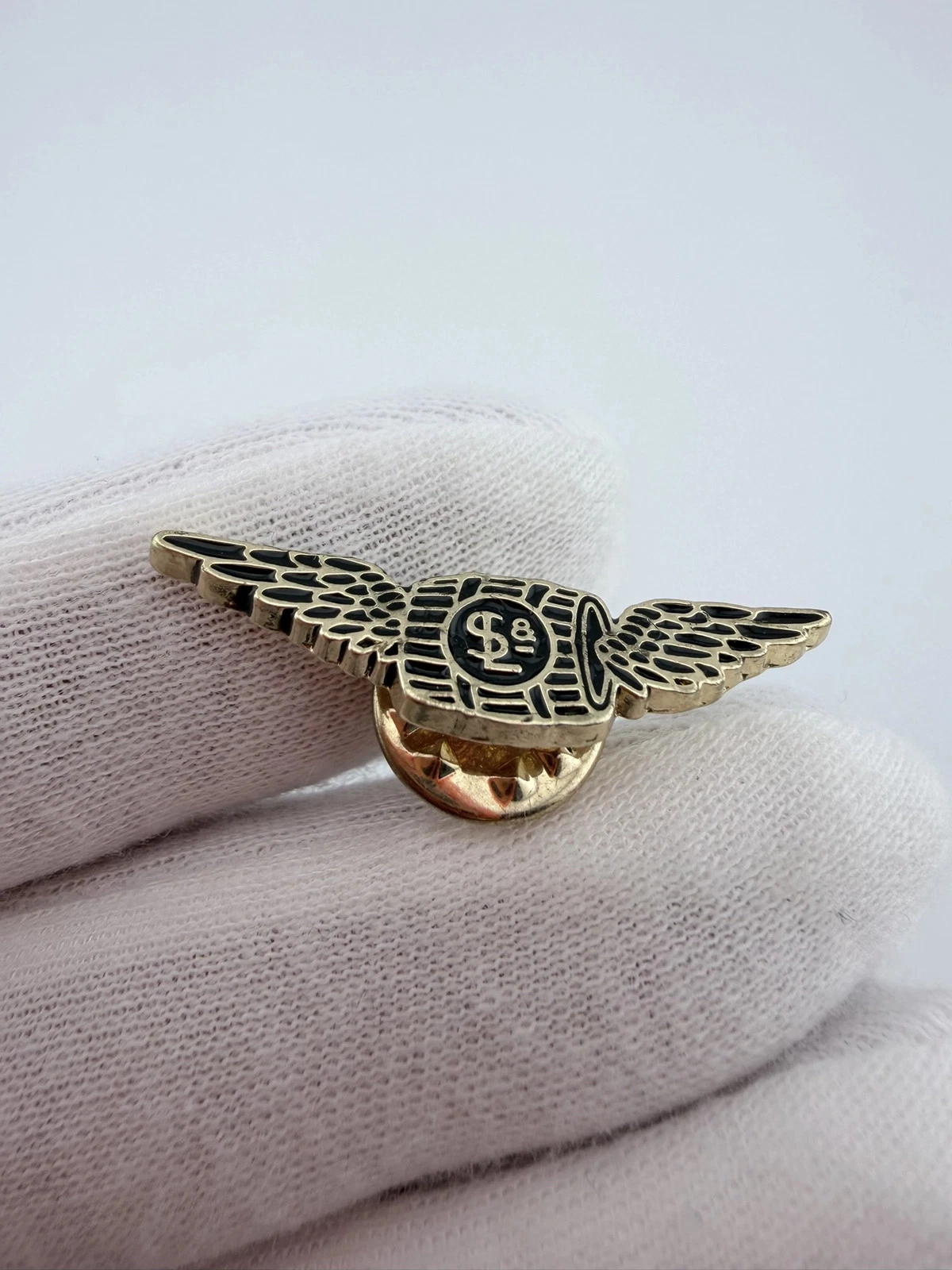 Unknown S&L Cask Barrel Wings Lapel Pin - Image 2