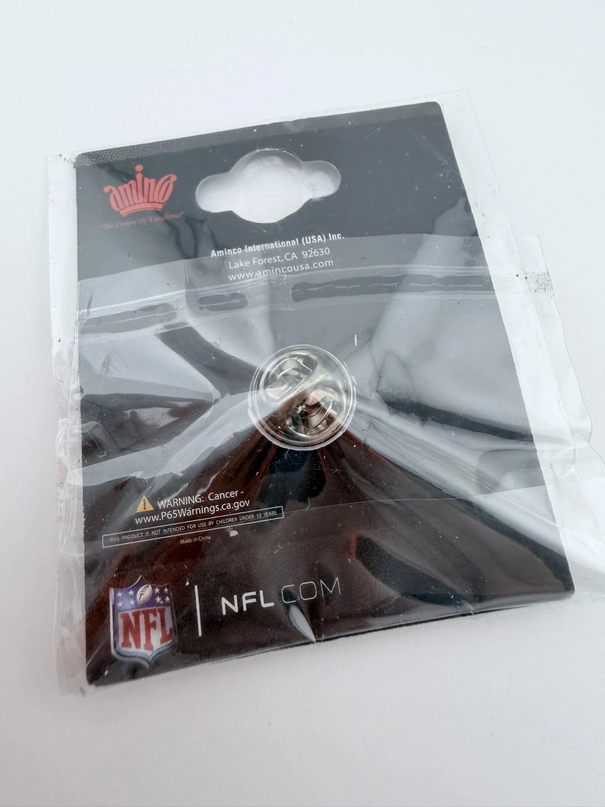 Allegiant Stadium Raiders vs. Bears 2025 Game Day Skull Pin - Image 4