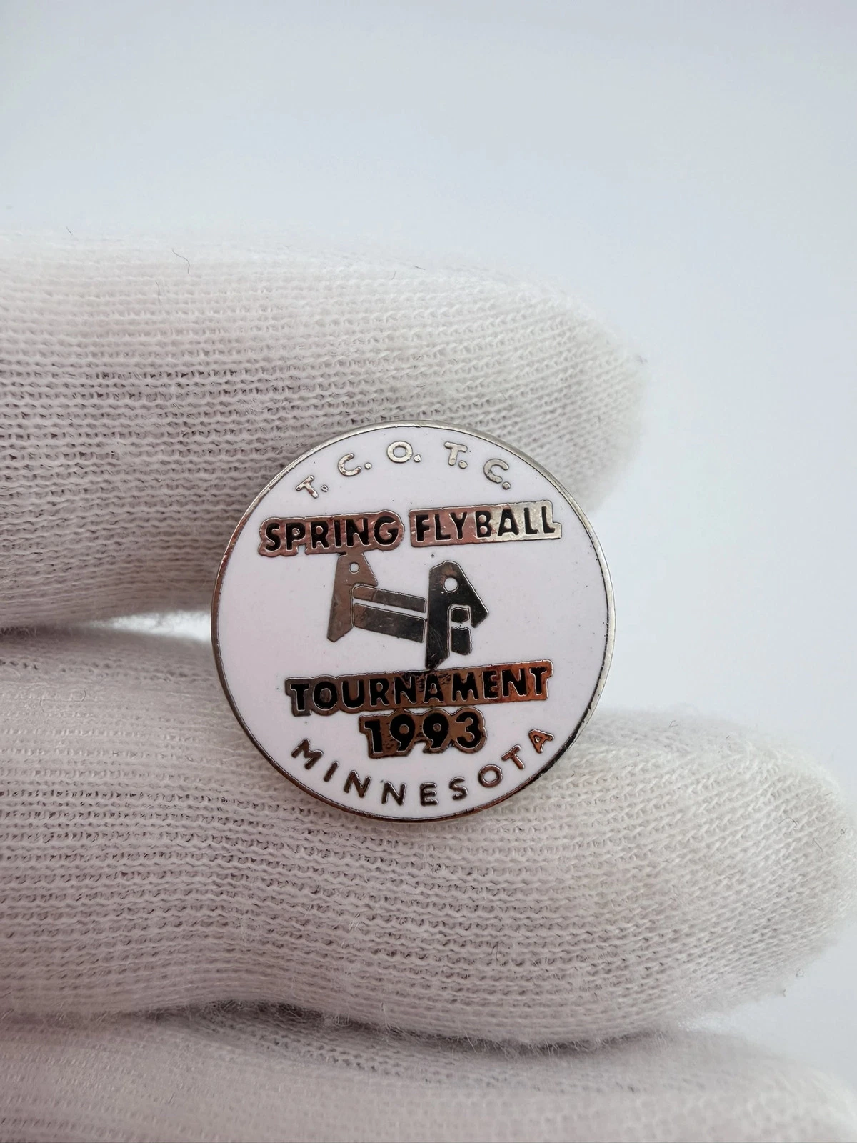 1993 TCOTC Twin Cities Obedience Training Club Spring Flyball Pin - White